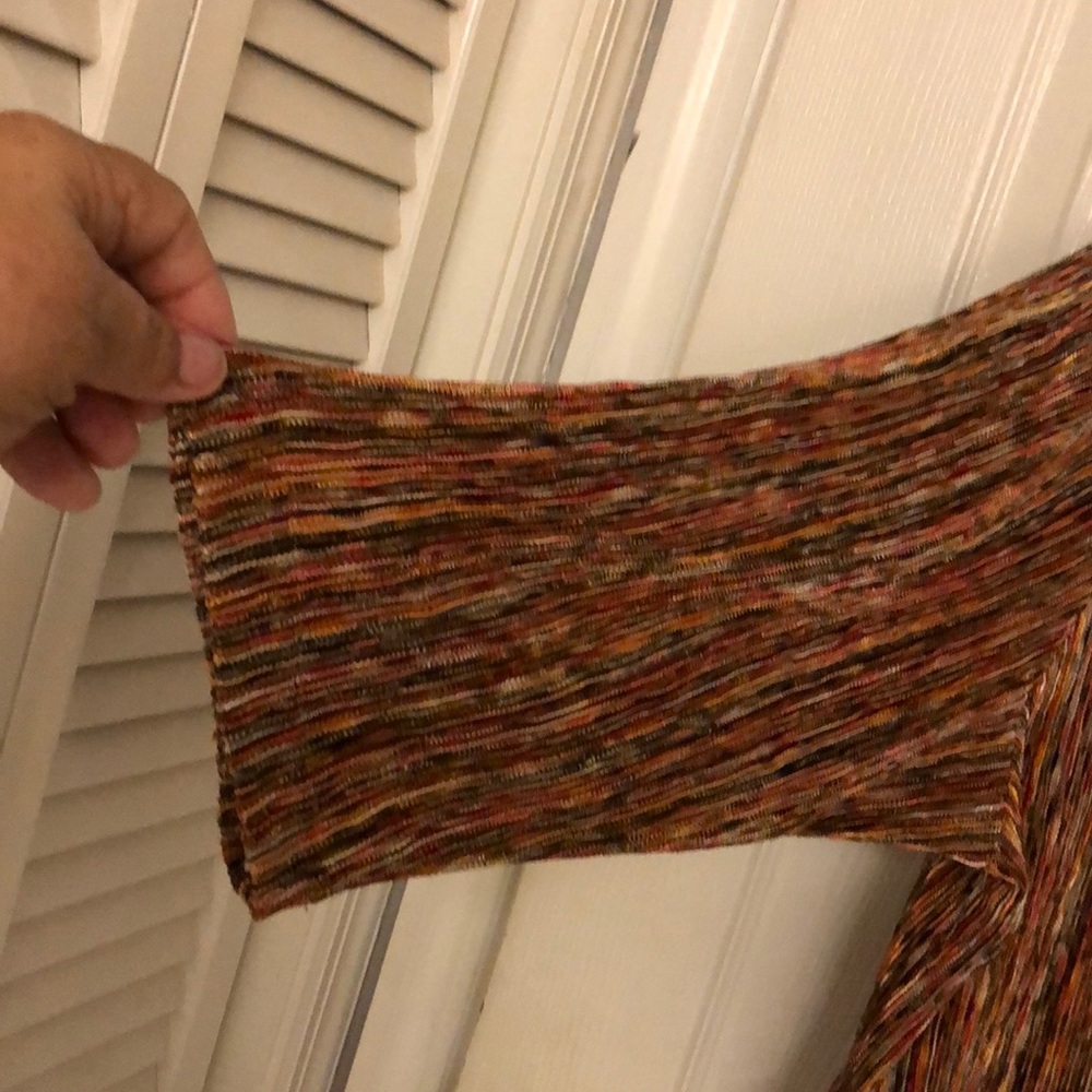 Comfortable Multi-Color Top - Picture 2 of 3